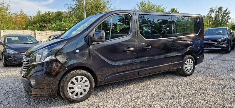 Używany Opel Vivaro 145 KM (106 kW) 2017 Czarny (metalik) Minivan