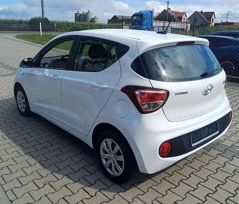 Używany Hyundai i10 67 KM (49 kW) 2017 Biały Hatchback