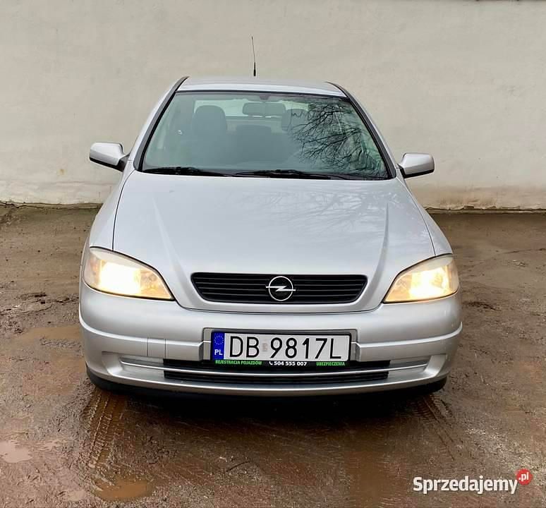 Używany Opel Astra 2003 Srebrny Hatchback
