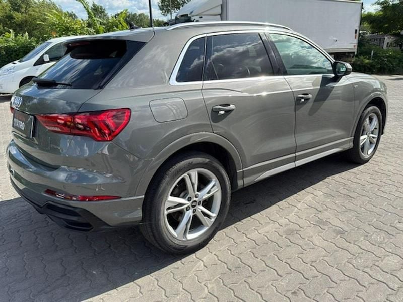 Grafitowy (metalik) Używany 2021 Audi Q3 SUV | 133 000 zł - Obraz 1/4