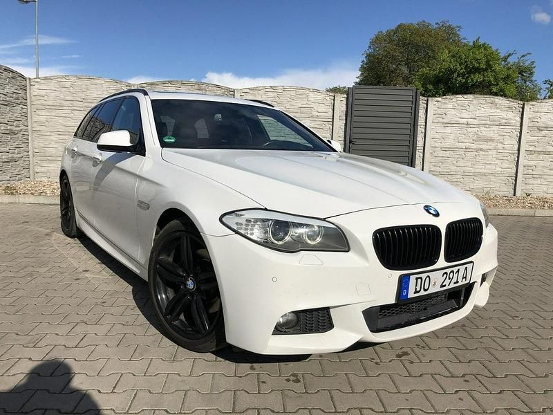 Biały Używany 2013 BMW 525 Kombi | 39 000 zł (Dobra cena) - Obraz 1/4