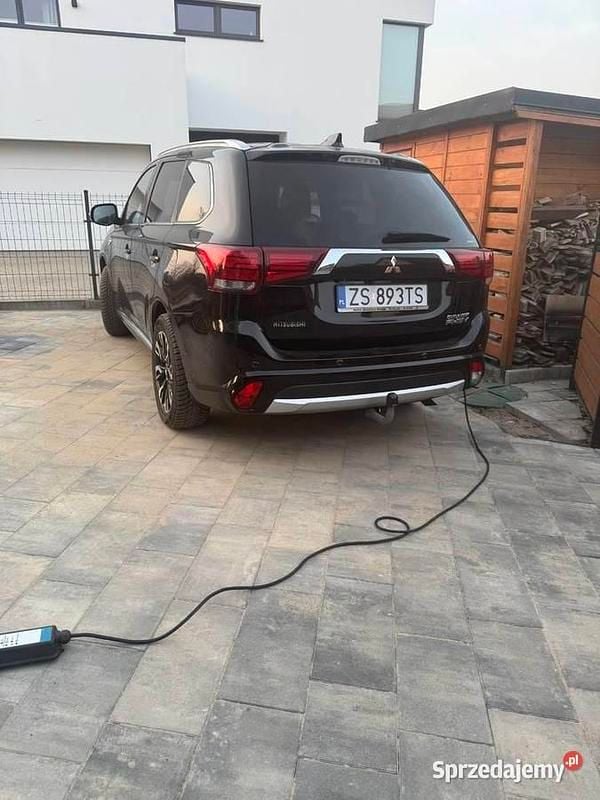 Używany 2016 Mitsubishi Outlander P-HEV | 65 000 zł (Dobra cena) - Obraz 1/3