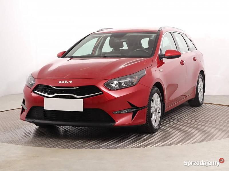 Używany Kia Ceed 160 KM (117 kW) 2023 Czerwony Hatchback