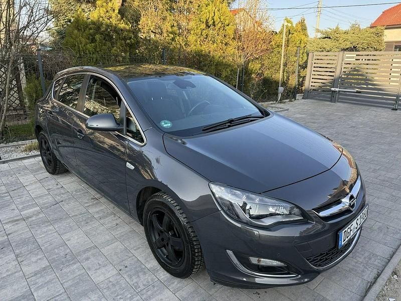 Szary (metalik) Używany 2014 Opel Astra Kombi | 29 900 zł (Uczciwa cena) - Obraz 1/4