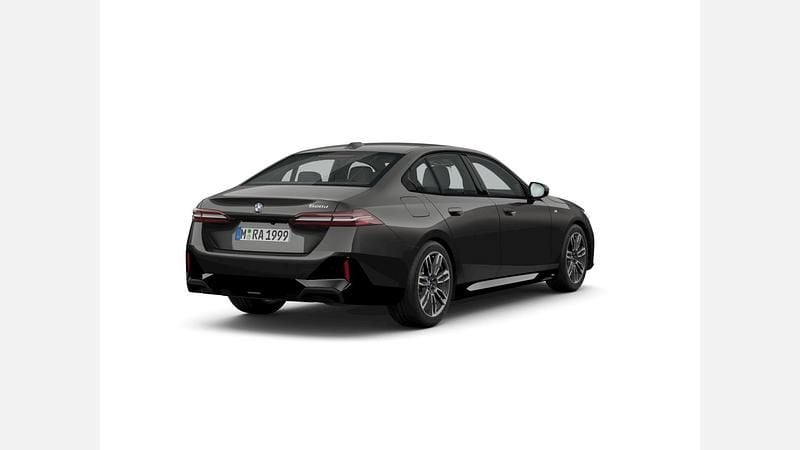 Szary sophisto z brylantowym połyskiem metalizowany Używany 2024 BMW 520 Comfort Edition Sedan/Limuzyna | 229 900 zł (Super Cena) - Obraz 1/2