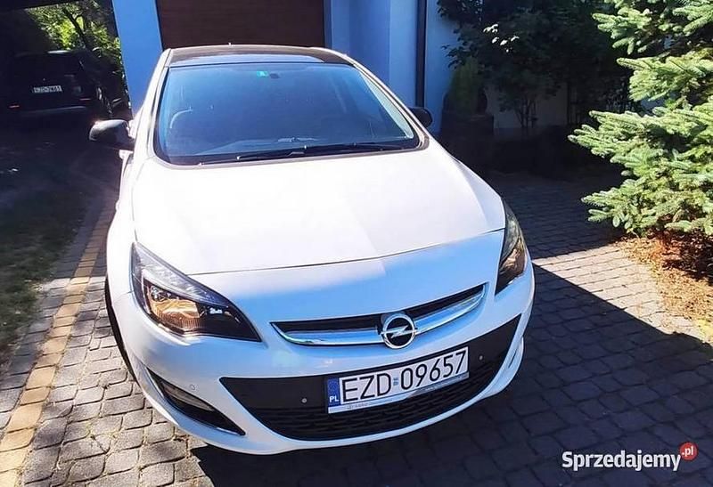 Używany 2012 Opel Astra Color Edition | 23 500 zł (Uczciwa cena) - Obraz 1/4