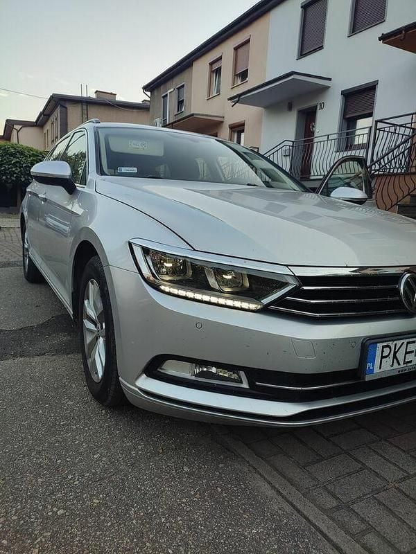 Srebrny Używany 2017 VW Passat Kombi | 60 000 zł (Uczciwa cena) - Obraz 1/4