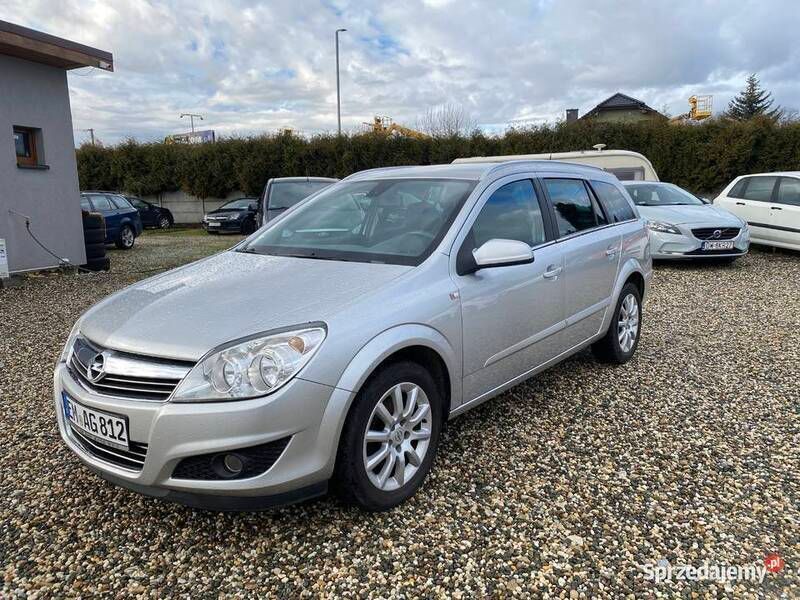 Używany Opel Astra 2008 Srebrny Sedan/Limuzyna