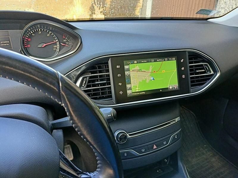 Używany Peugeot 308 SW 150 KM (110 kW) 2015 Czarny Kombi