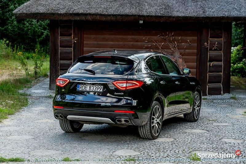 Używany Maserati Levante 275 KM (202 kW) 2017 Czarny (metalik) SUV