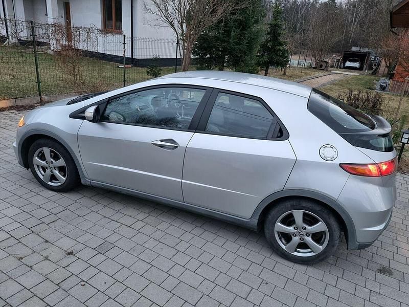 Używany Honda Civic 140 KM (102 kW) 2006 Srebrny Hatchback