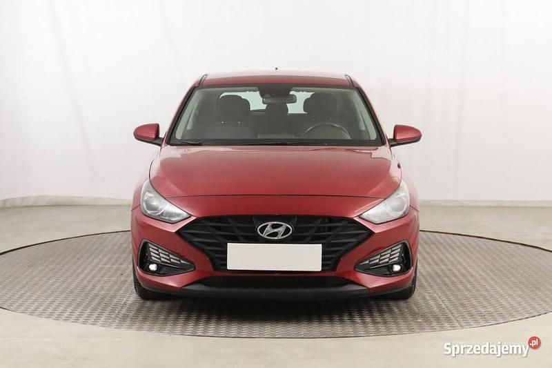 Używany Hyundai i30 120 KM (88 kW) 2022 Bordowy Hatchback