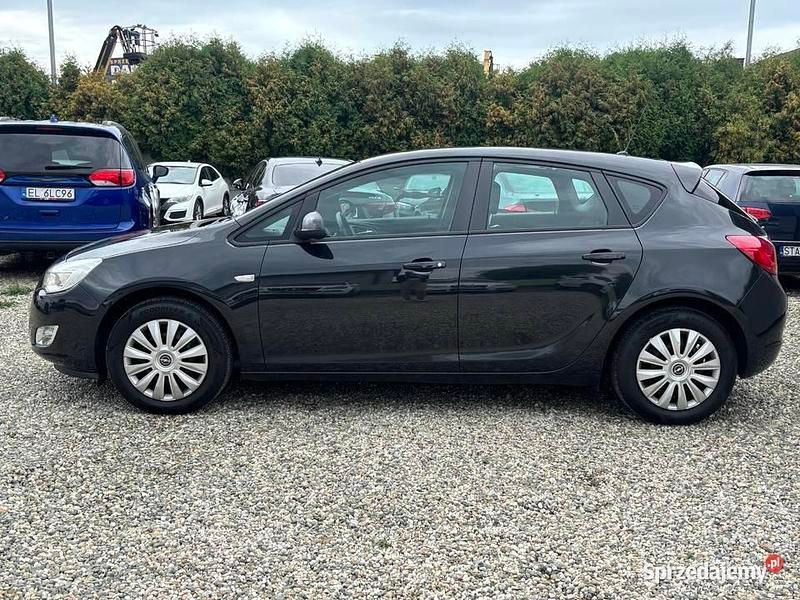 Czarny Używany 2012 Opel Astra Hatchback | 26 990 zł (Dobra cena) - Obraz 1/4