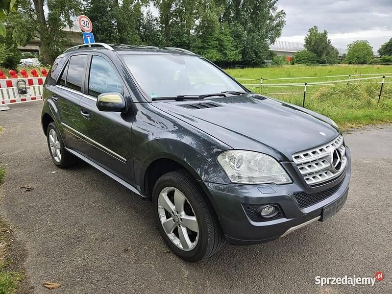 Szary Używany 2009 Mercedes ML350 SUV | 42 500 zł - Obraz 1/4