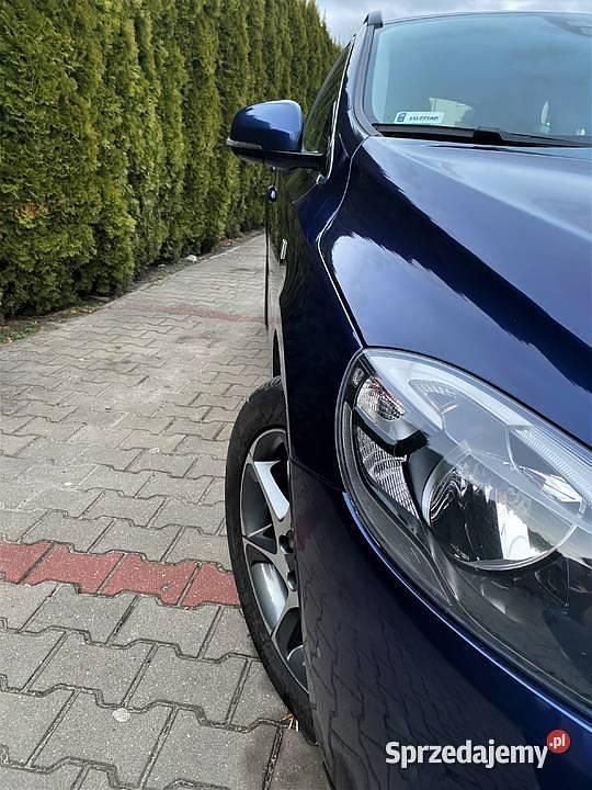 Używany Volvo V40 Ocean Race 2014 Granatowy Hatchback