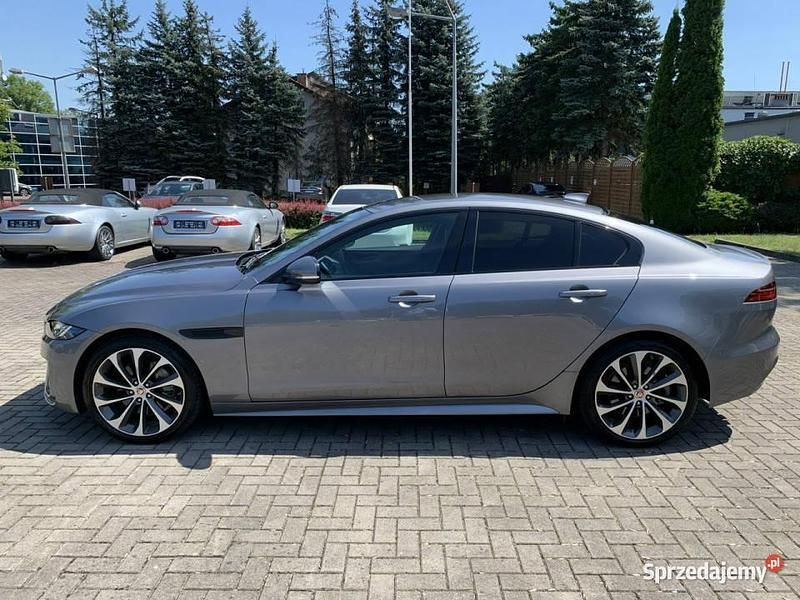 Używany Jaguar XE 204 KM (150 kW) 2022 Szary Sedan/Limuzyna