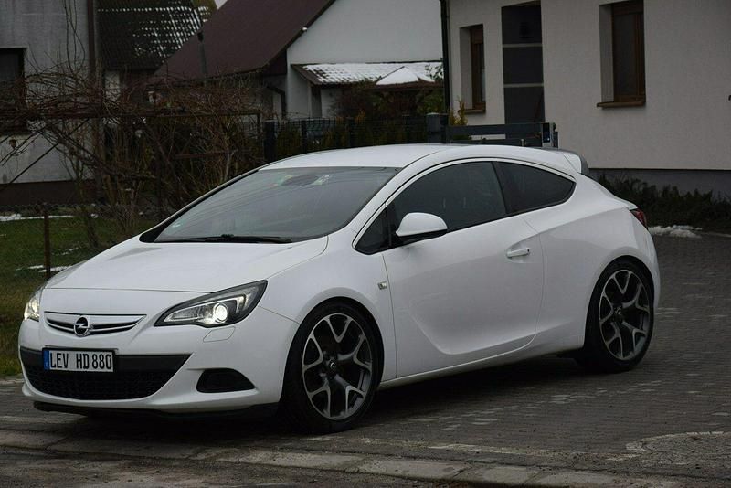Używany Opel Astra GTC 2013 Biały Coupe