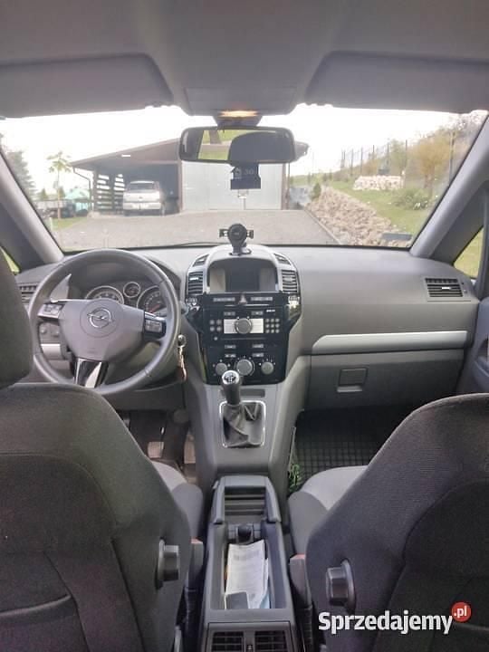 Niebieski Używany 2010 Opel Zafira Minivan | 18 900 zł (Dość drogi) - Obraz 1/4