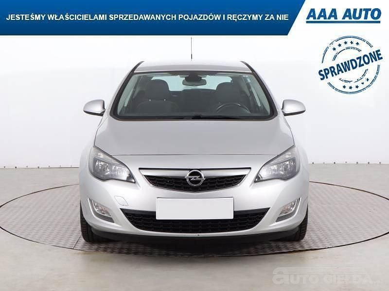 Używany Opel Astra 2010 Srebrny