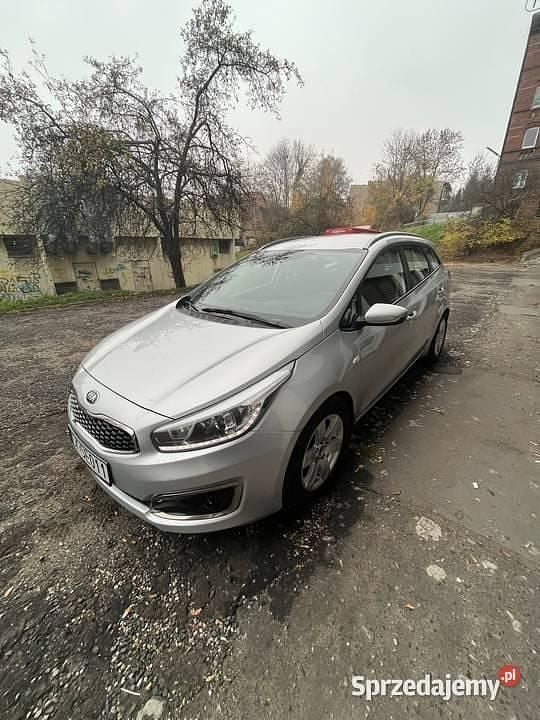 Srebrny Używany 2017 Kia Ceed Hatchback | 27 900 zł (Uczciwa cena) - Obraz 1/4