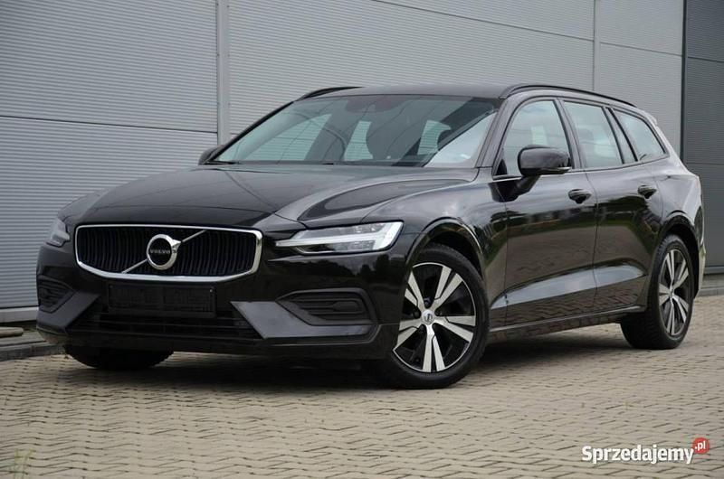 Czarny Używany 2022 Volvo V60 Kombi | 76 137 zł - Obraz 1/4