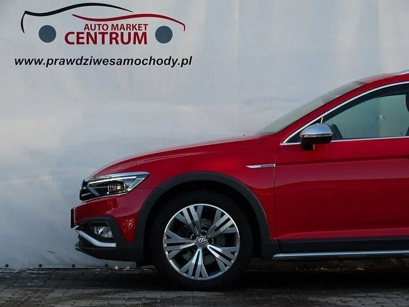 Czerwony (metalik) Używany 2020 VW Passat Kombi | 104 900 zł - Obraz 1/3
