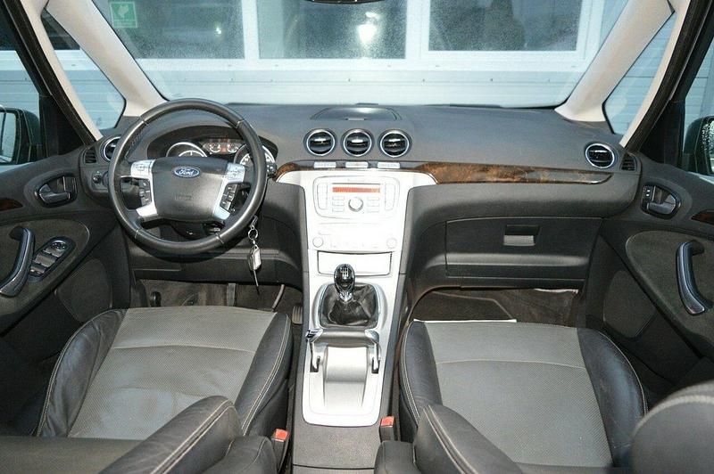 Używany Ford Galaxy Ghia 125 KM (91 kW) 2008 Szary (metalik) Minivan