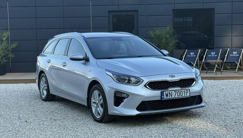 Srebrny (metalik) Używany 2021 Kia Ceed 2 Kombi | 58 800 zł (Dość drogi) - Obraz 1/4