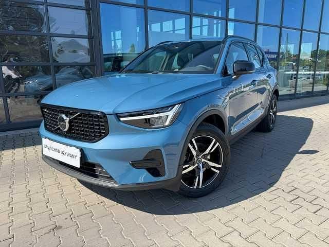 Niebieski Używany 2025 Volvo XC40 SUV | 155 900 zł (Uczciwa cena) - Obraz 1/4