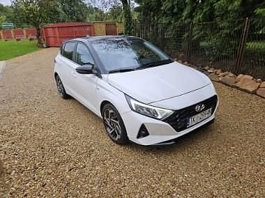 Biały Używany 2021 Hyundai i20 Hatchback | 61 500 zł - Obraz 1/4