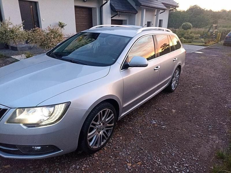 Srebrny Używany 2014 Skoda Superb Kombi | 46 900 zł (Dobra cena) - Obraz 1/4
