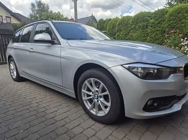 Srebrny Używany 2015 BMW 318 Kombi | 34 900 zł (Uczciwa cena) - Obraz 1/4