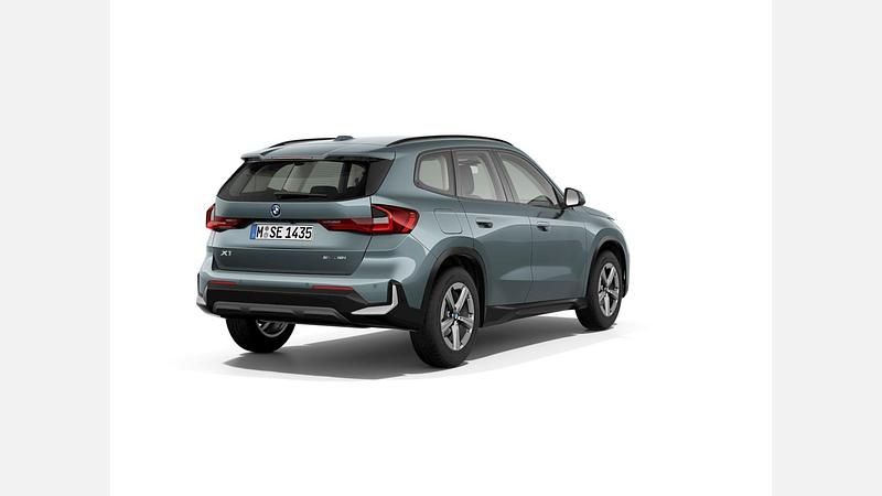 Używany BMW X1 Comfort Edition 136 KM (100 kW) 2024 Zielony cape york metalizowany SUV