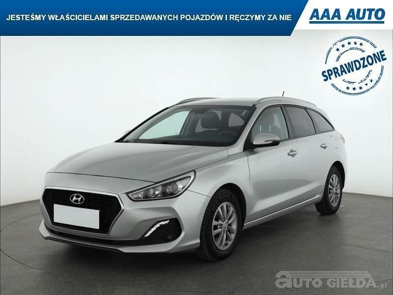 Używany Hyundai i30 120 KM (88 kW) 2019 Srebrny