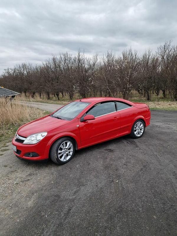 Używany Opel Astra Cabriolet 140 KM (102 kW) 2007 Czerwony Kabriolet