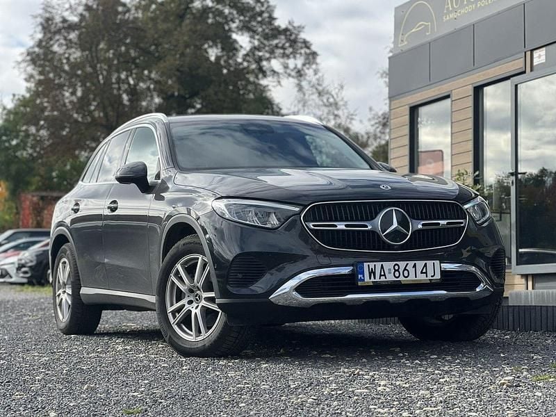 Czarny (metalik) Używany 2024 Mercedes GLC220 SUV | 219 900 zł (Super Cena) - Obraz 1/4