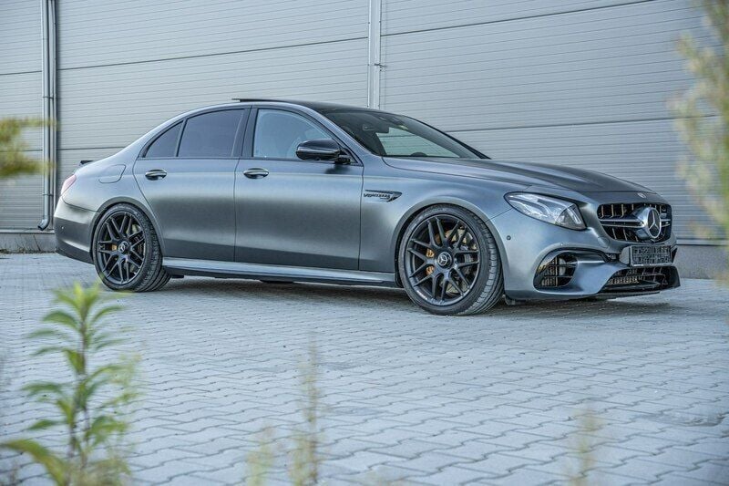 Szary (metalik) Używany 2017 Mercedes E63 AMG AMG Sedan/Limuzyna | 319 777 zł - Obraz 1/4
