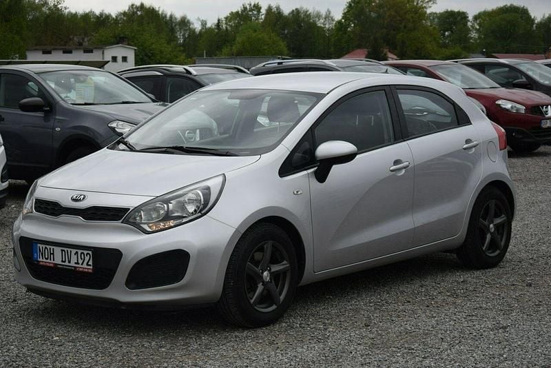 Używany Kia Rio 85 KM (62 kW) 2014 Srebrny Hatchback