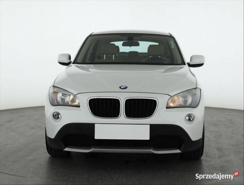 Biały Używany 2011 BMW X1 SUV | 33 999 zł (Uczciwa cena) - Obraz 1/4