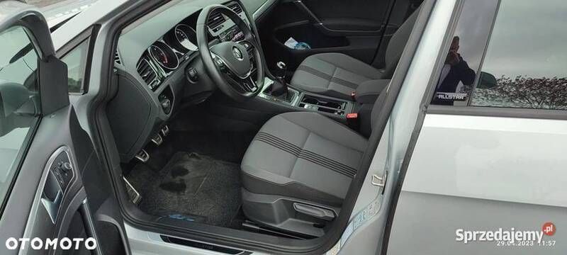 Używany VW Golf VII Allstar 150 KM (110 kW) 2016 Srebrny Sedan/Limuzyna