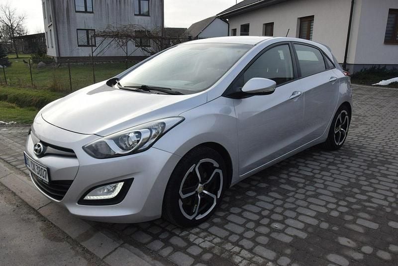 Używany Hyundai i30 110 KM (80 kW) 2014 Srebrny Hatchback