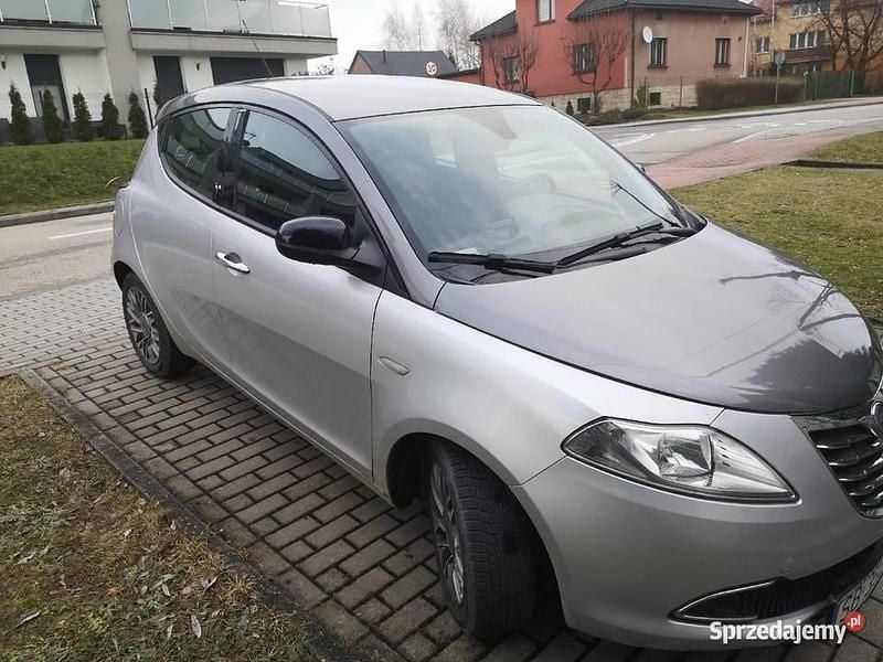 Srebrny Używany 2011 Lancia Ypsilon Hatchback | 20 900 zł - Obraz 1/4