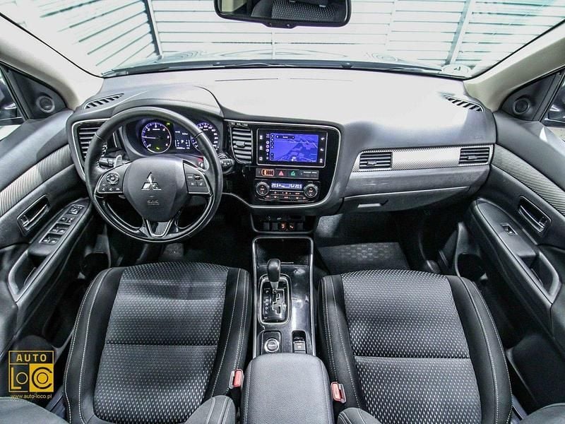 Używany Mitsubishi Outlander 150 KM (110 kW) 2018 Czarny (metalik) SUV