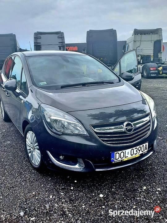 Szary Używany 2014 Opel Meriva Minivan | 23 600 zł (Dość drogi) - Obraz 1/4