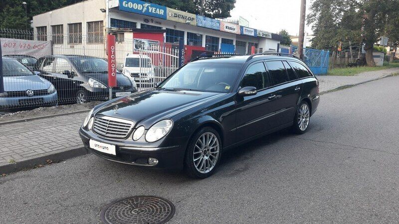 Używany Mercedes E220 Elegance 150 KM (110 kW) 2004 Grafitowy Sedan/Limuzyna