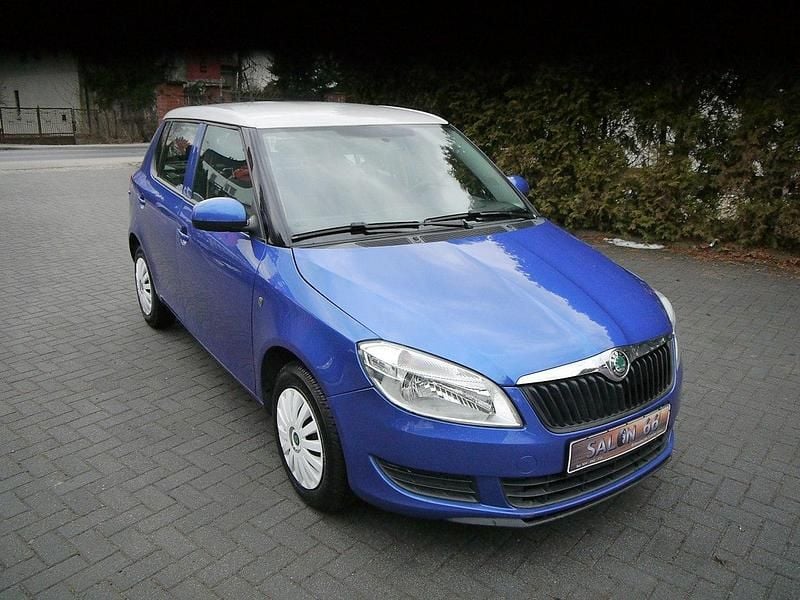 Używany Skoda Fabia 60 KM (44 kW) 2011 Niebieski Hatchback