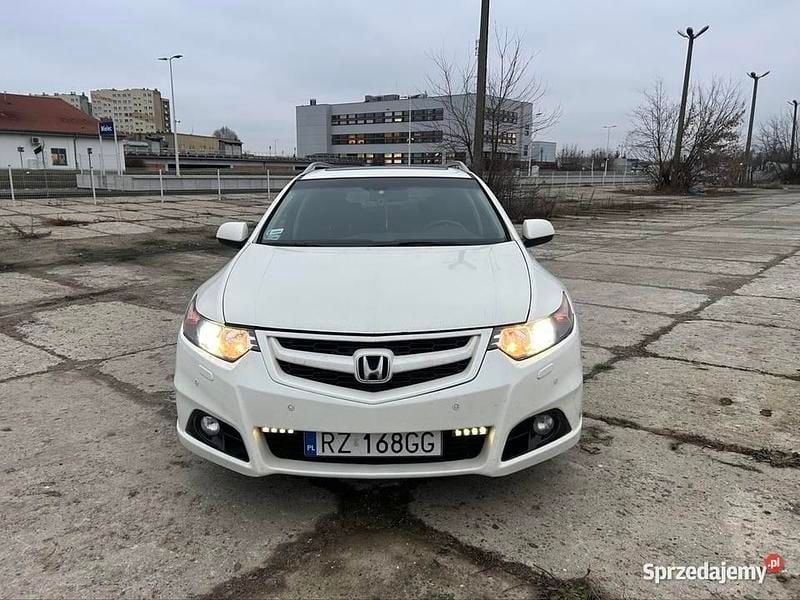 Używany Honda Accord Executive 156 KM (114 kW) 2008 Biały Kombi