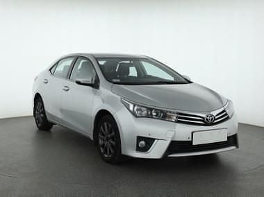 Srebrny Używany 2015 Toyota Corolla Sedan/Limuzyna | 44 999 zł (Dobra cena) - Obraz 1/4