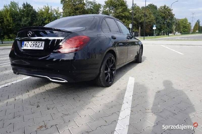 Używany Mercedes C200 160 KM (117 kW) 2019 Czarny Sedan/Limuzyna