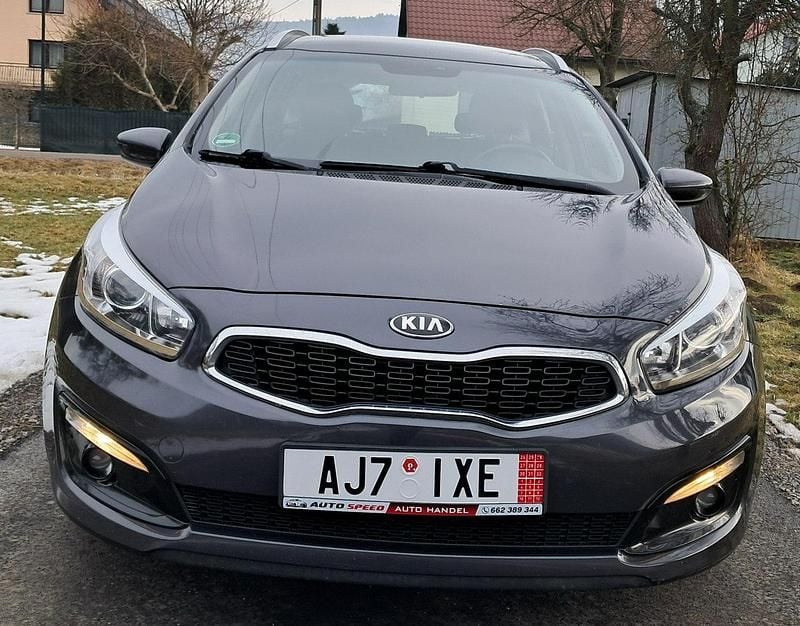 Używany Kia Ceed 130 KM (95 kW) 2017 Grafitowy (metalik) Hatchback
